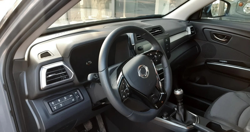 SsangYong Tivoli cena 102900 przebieg: 5500, rok produkcji 2023 z Marki małe 254